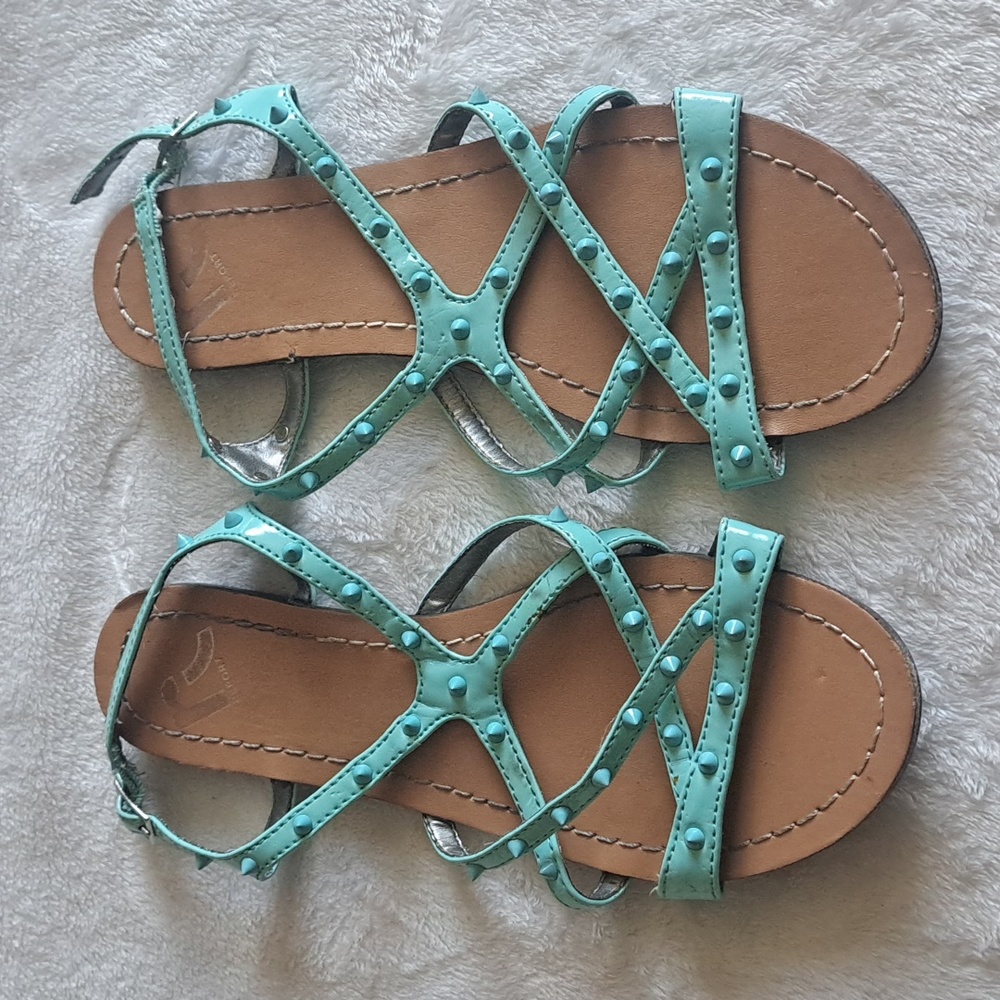 S:7.5 Sandals Report Aqua/Teal w/ Spikes